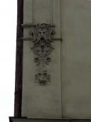 Маскарон наріжної пілястри