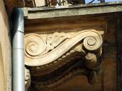 Рельєфна консоль