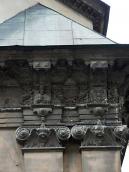 Капітелі пілястр (праворуч)