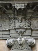 Капітель центральної пілястри