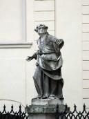 2012 р. Постать у 3/4