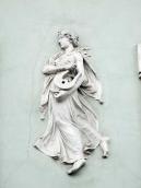 Права рельєфна постать