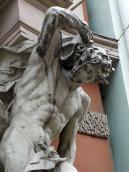 Права скульптурна консоль