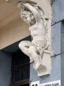 Права скульптурна консоль