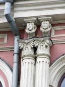 Капітелі колон