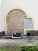 Пам’ятний знак похованим у церкві