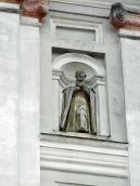 Скульптура святого в правій ніші