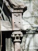 Капітель пілястри і фрагмент фронтону