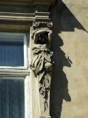 Права скульптурна пілястра