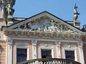 Фрагмент 2-го поверху з фронтоном