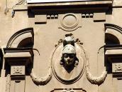 Сецесійний фронтон з маскароном