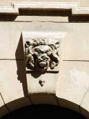 2013 р. Маскарон лева над входом