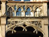 Готичний парапет балкону