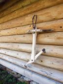 Деталь воза висить на стіні