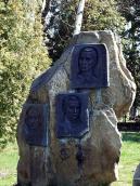 2013 р. Барельєфи Миколи Гоголя, Івана…