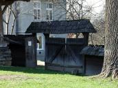 Брама біля дзвіниці