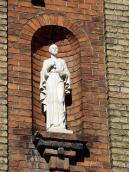 Скульптура апостола (?) в ніші