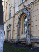 2013 р. Давній портал, вмурований у…