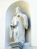 Скульптура святого в правій ніші