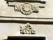 2013 р. Рельєфна вставка над входом