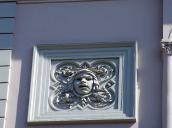 2013 р. Рельєфна вставка з маскароном…