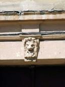 2013 р. Маскарон лева над входом