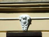 Рельєф над вікном 1-го поверху