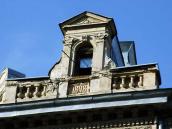 Фронтон з датою 1898