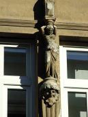 Каріатида та маскарон