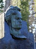 Бюст Ю. Тютюнника