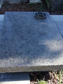 Надгробна плита з написом