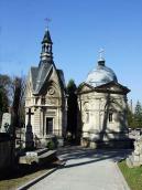 2013 р. Каплиці Моровських (ліворуч)…