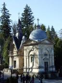 2013 р. Каплиці Моровських (ліворуч)…