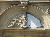 Різьблений тимпан