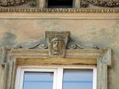 Фронтон вікна 3-го поверху