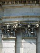 Капітелі пілястр