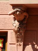 Ліва скульптура консоль балкону