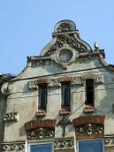 Сецесійний фронтон