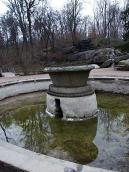 2015 р. Загальний вигляд на тлі гроту