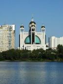 Собор серед будинків