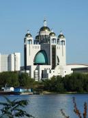 Собор відбивається у Десенці