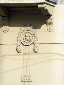 Сецесійний медальйон із совою