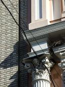 Капітель лівої колони