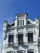 Вікна 6-го поверху і лівий фронтон