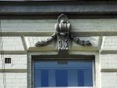 Рельєф над вікном 3-го поверху