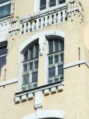 Сецесійні вікна сходової кілтки