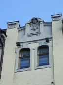 Сецесійний фронтон і вікня 6-гоповерху