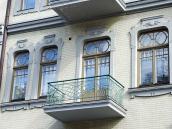 Сецесійні вікна і балкон 3-го поверху