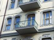 Сецесійні вікна і балкон 4-го поверху