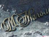 Підпис на постаменті